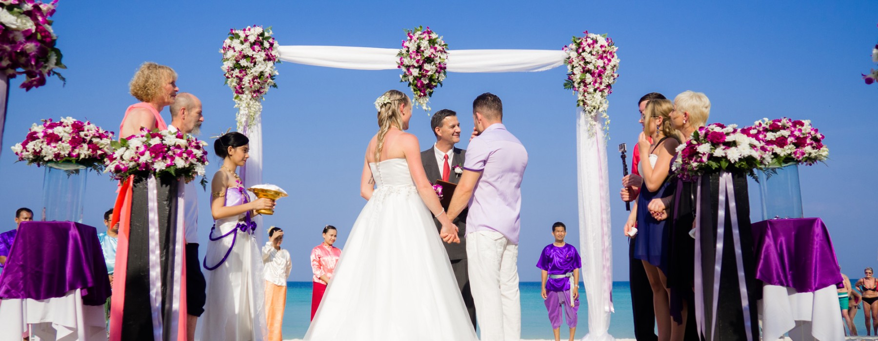 Heiraten auf Koh Phi Phi Island – Eine Strandhochzeit unter blauen Himmel
