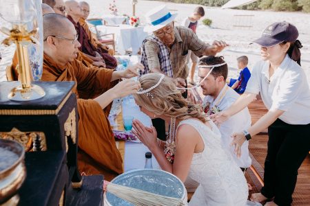 Die buddhistische Hochzeitszeremonie Heiraten in Thailand