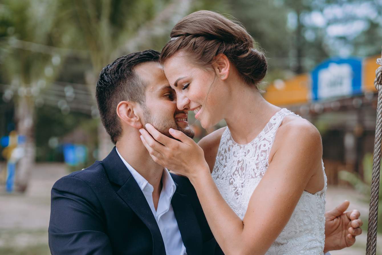 Professionelle Make up Artisten für den besten Look zum Afterwedding Foto Shoot